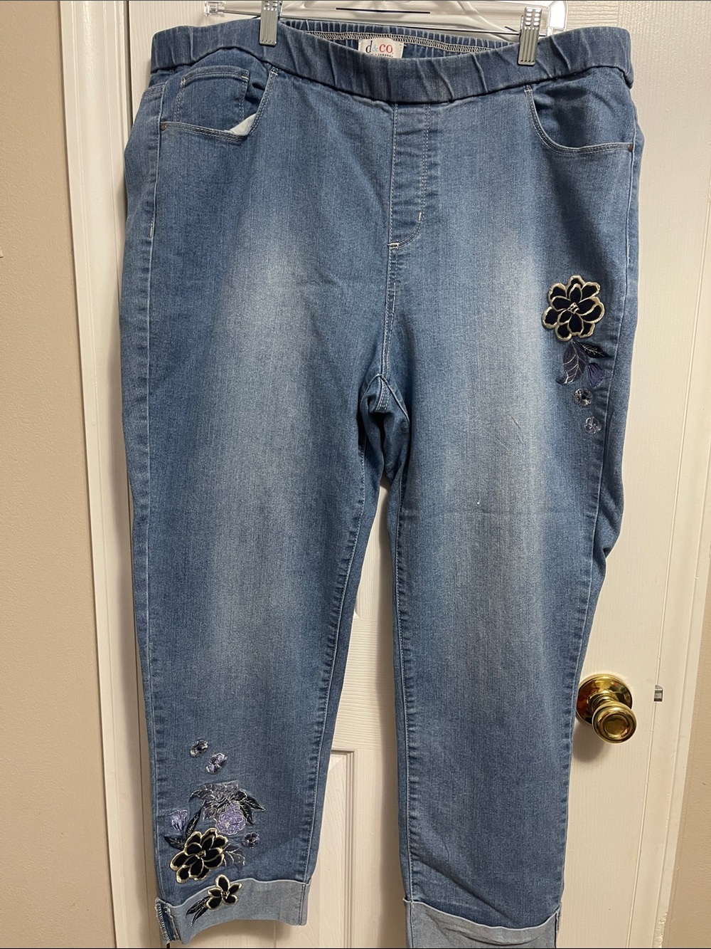 Denim&Co Light Blue Embroidered Straight-Leg Jeans